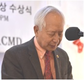3.1절 개회기도 전 김병준 회장.jpg