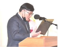 디드로이트 한인회 57주년기념 개회기도 목사님.jpg