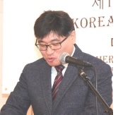 기도하는 유대현 목사.jpg